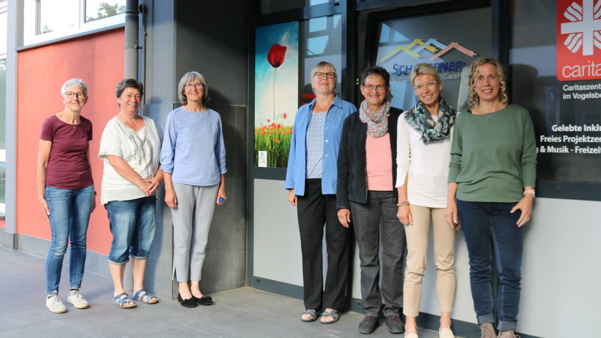 Sie freuen sich auf gemeinsame Aktionen: das Führungsteam des Lauterbacher Hospizdienstes (Ulrike Schell, Lioba Böttinger, Heide Fink, Erna Schmelzer und Hildegard Schwarz) und die Stiftungsrätinnen von Lichtermeer, Tanja Bohn und Barbara Becker (v.l.).