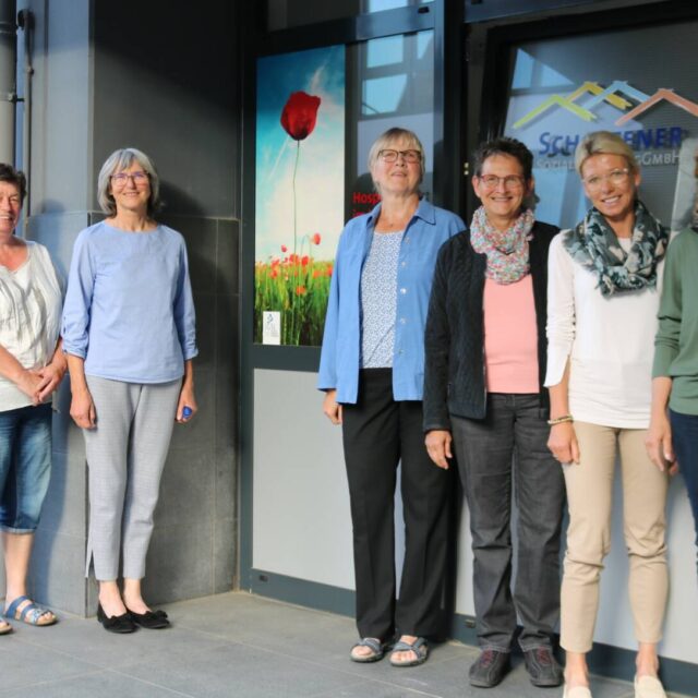 Sie freuen sich auf gemeinsame Aktionen: das Führungsteam des Lauterbacher Hospizdienstes (Ulrike Schell, Lioba Böttinger, Heide Fink, Erna Schmelzer und Hildegard Schwarz) und die Stiftungsrätinnen von Lichtermeer, Tanja Bohn und Barbara Becker (v.l.).