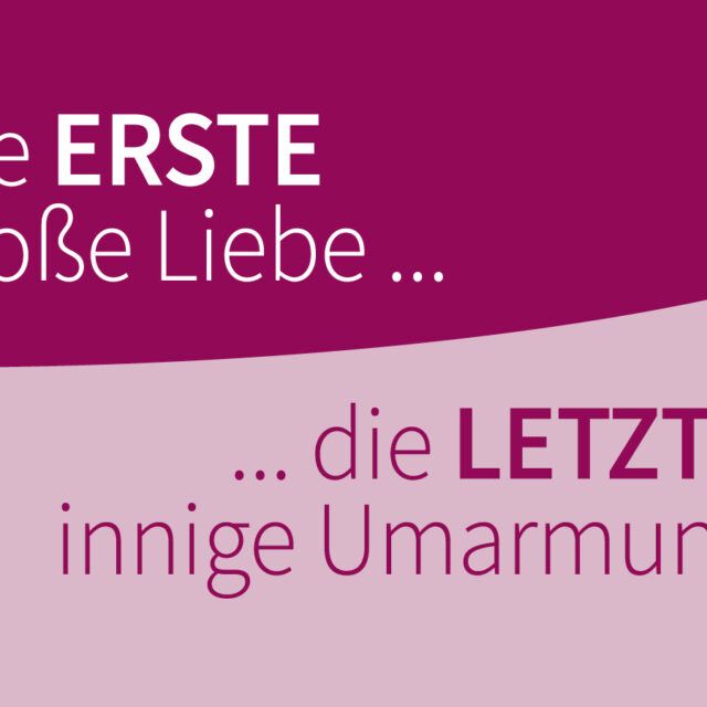 Veranstaltungsbanner mit dem Motto „Die ERSTE große Liebe ... die LETZTE innige Umarmung“.